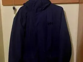 Parduodama originali striukė iš HELLY HANSEN