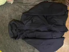 Parduodama originali striukė iš HELLY HANSEN