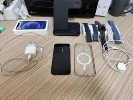 iPhone 12 64GB ir visas rinkinys