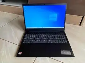 Skubiai parduodu nešiojamąjį kompiuterį