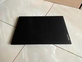 Skubiai parduodu nešiojamąjį kompiuterį