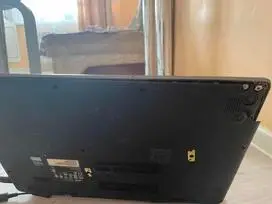 Parduodu seną nešiojamąjį kompiuterį.