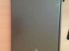 Parduodu seną nešiojamąjį kompiuterį.