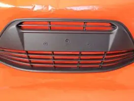 Apatinė priekinio bamperio grotelė