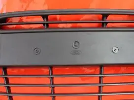 Apatinė priekinio bamperio grotelė