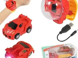 Laikrodis su įmontuotu nuimamu mini RC automobiliu