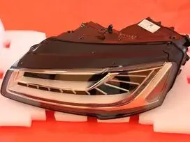 Audi A8 priekinis k/p Led žibintas