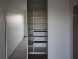 Stumdomų durų gamyba, spintos slankiojančiomis durimis, pertvaros, drabužinės, baldų gamyba