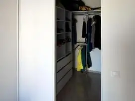 Stumdomų durų gamyba, spintos slankiojančiomis durimis, pertvaros, drabužinės, baldų gamyba