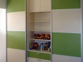 Stumdomų durų gamyba, spintos slankiojančiomis durimis, pertvaros, drabužinės, baldų gamyba