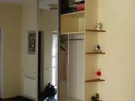 Stumdomų durų gamyba, spintos slankiojančiomis durimis, pertvaros, drabužinės, baldų gamyba - 12