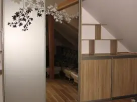 Stumdomų durų gamyba, spintos slankiojančiomis durimis, pertvaros, drabužinės, baldų gamyba - 14